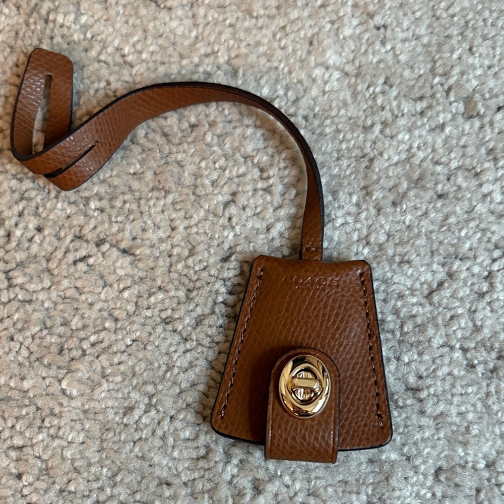 Coach tag